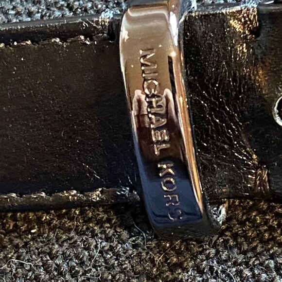 Michael Kors Black Leather Link Belt - Picture 4 of 9